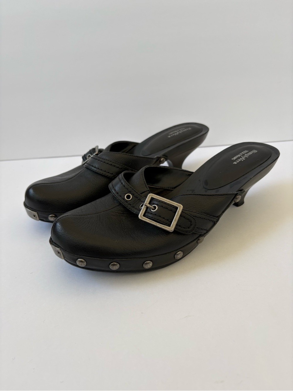 VNTG y2k Vera Wang Black Leather Studded Buckle Kitten Heel Clogs 9 Baddie Mules